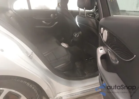 2016 Mercedes-Benz C 300 4Matic z USA, uszkodzony, nr VIN 55SWF4KB0GU172389